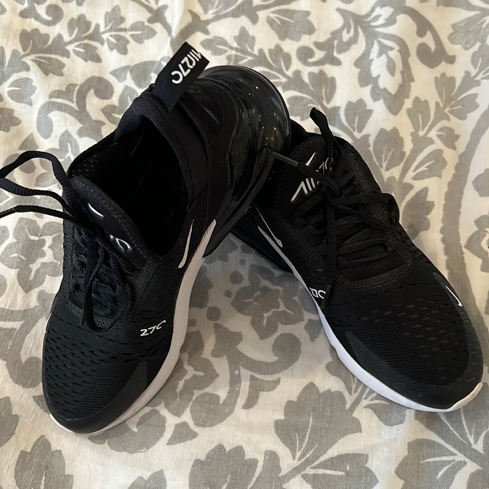 Nike air max 270 women’s size 9
